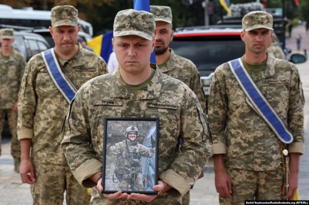 Під сиренами Київ попрощався зі штурмовиком «Серфером»