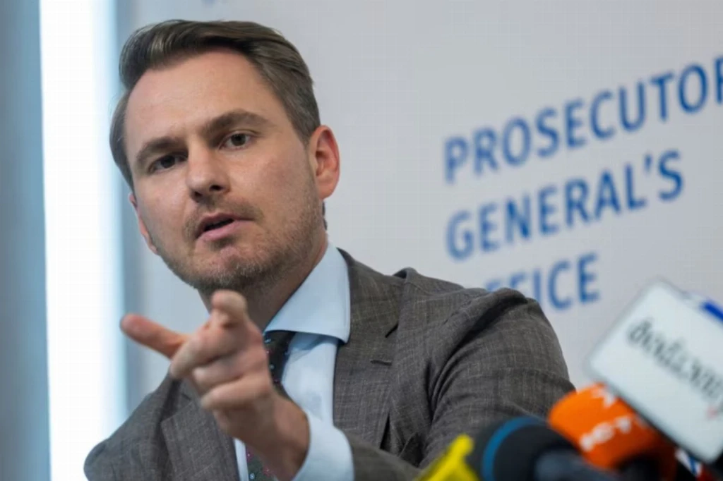 Рада звільнила Кравченка після його нічного виїзду